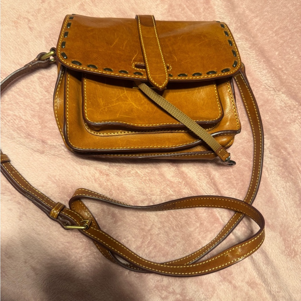 Vintage Dooney &Bourke crossbody bag